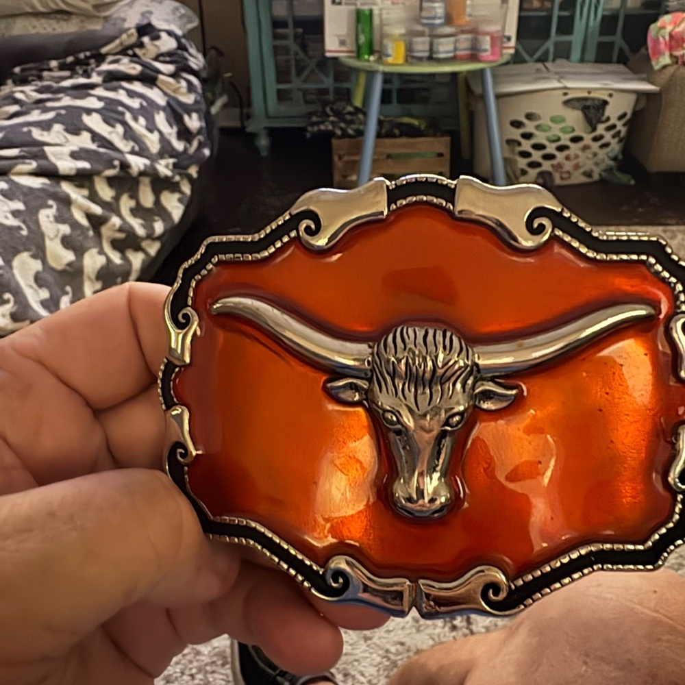 Burnt orange Univ of Texas belt buckle approx 4x5